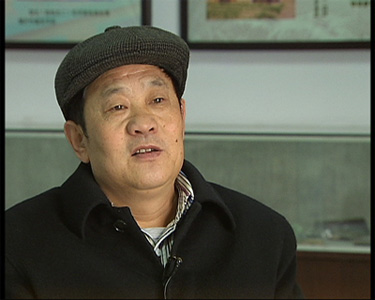 河南收藏協會陶瓷委員會常務副會長陳景順稱,屬于高仿的,是有意打爛,打爛以后又修補,給人誤導,現在很多市場上出現的都是發烏發黃,算作偽做舊的東西。 河南收藏協會陶瓷委員會常務副會長陳景順稱,屬于高仿的,是有意打爛,打爛以后又修補,給人誤導,現在很多市場上出現的都是發烏發黃,算作偽做舊的東西。