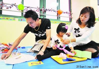 5月27日,浙江舟山某早教中心舉辦迎“六一”親子游園活動。吳琳紅攝 5月27日,浙江舟山某早教中心舉辦迎“六一”親子游園活動。吳琳紅攝