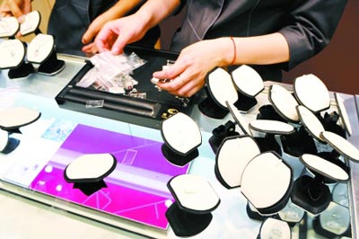 周大福18K紅寶石戒指不合格鄭州專柜稱未聽說