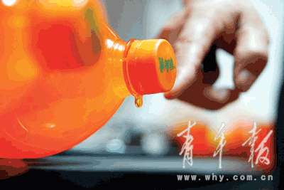 未開(kāi)封美年達(dá)瓶口不嚴(yán)漏水兩天只剩半瓶(圖)