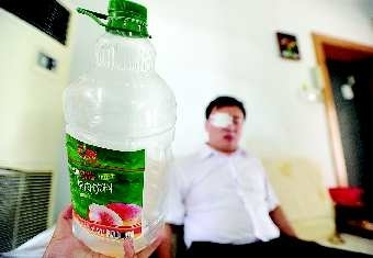 匯源果汁爆瓶瓶蓋崩碎眼鏡劃傷消費(fèi)者眼角膜