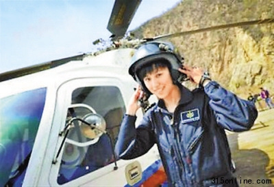 點圖查看下一頁 駕機救援十余次“85后”美女飛行員網上走紅(圖)