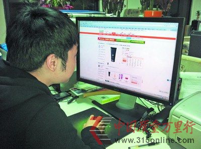 “1毛門”吸引不少網(wǎng)友深夜搶購。常婉 攝