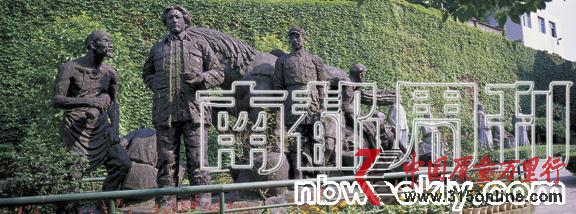 茅臺(tái)酒廠展覽館內(nèi)的紅軍長(zhǎng)征群像。 茅臺(tái)酒廠展覽館內(nèi)的紅軍長(zhǎng)征群像。