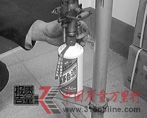假冒茅臺酒正在灌裝。 假冒茅臺酒正在灌裝。