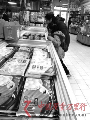 目前市面所售的湯圓,對于餡料中具體的成分比例沒有硬性規定記者 馮云云 攝