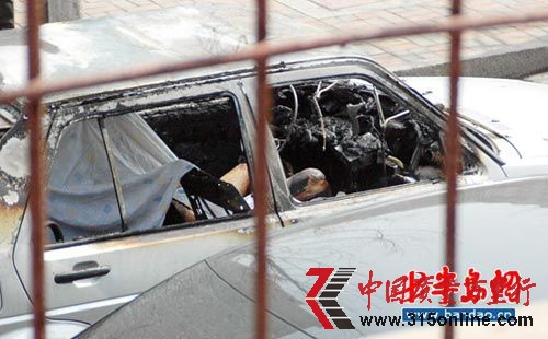 捷達轎車行駛途中爆炸 。