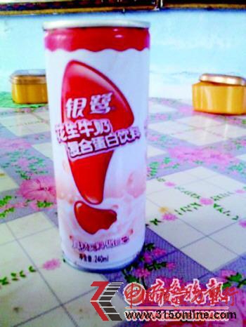 ◥罐底標(biāo)注的生產(chǎn)日期為2011年9月18日,保質(zhì)期到2013年3月17日。 ◥罐底標(biāo)注的生產(chǎn)日期為2011年9月18日,保質(zhì)期到2013年3月17日。