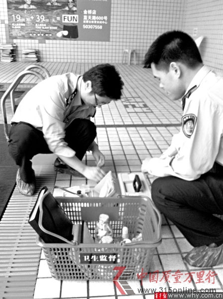 這就是市民于先生投訴的名人苑游泳館。本版攝影 記者 丁嘉 這就是市民于先生投訴的名人苑游泳館。本版攝影 記者 丁嘉