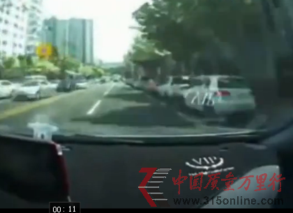 現代汽車突然加速視頻截圖 現代汽車突然加速視頻截圖