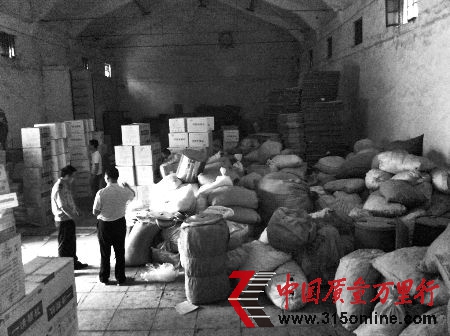 滑縣一藥品生產企業涉嫌違法私設倉庫,3000多件“問題藥”被查處。