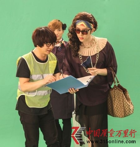 圖:孫凌生扮空姐 圖:孫凌生扮空姐