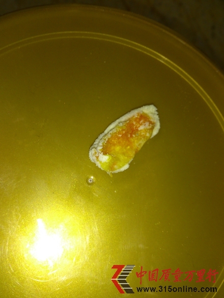 美素佳兒奶粉吃出大塊異物進口奶粉隱憂不斷