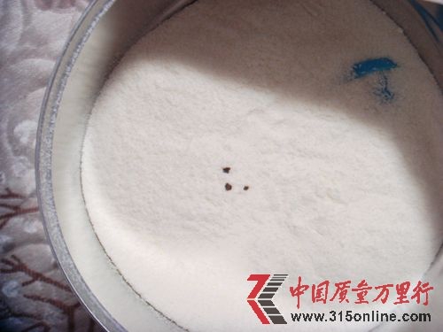 河北方先生買(mǎi)到的合生元呵護(hù)嬰兒配方奶粉中吃出黑色異物。